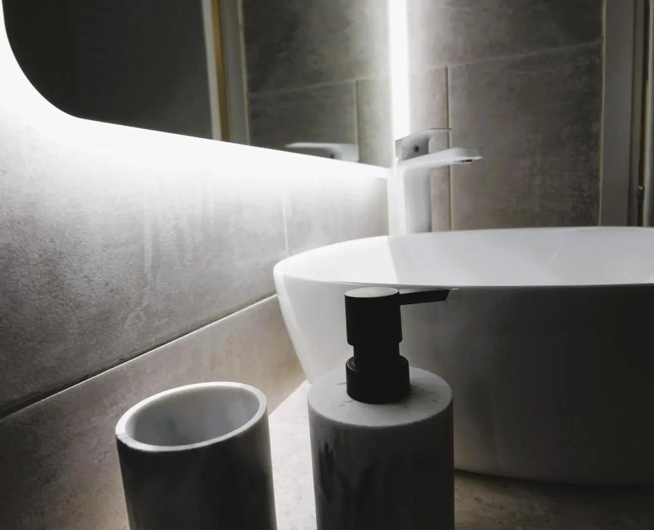 Yannis Apartments - Stylish Stay With High-Speed Wi-Fi Thessaloníki 0*,